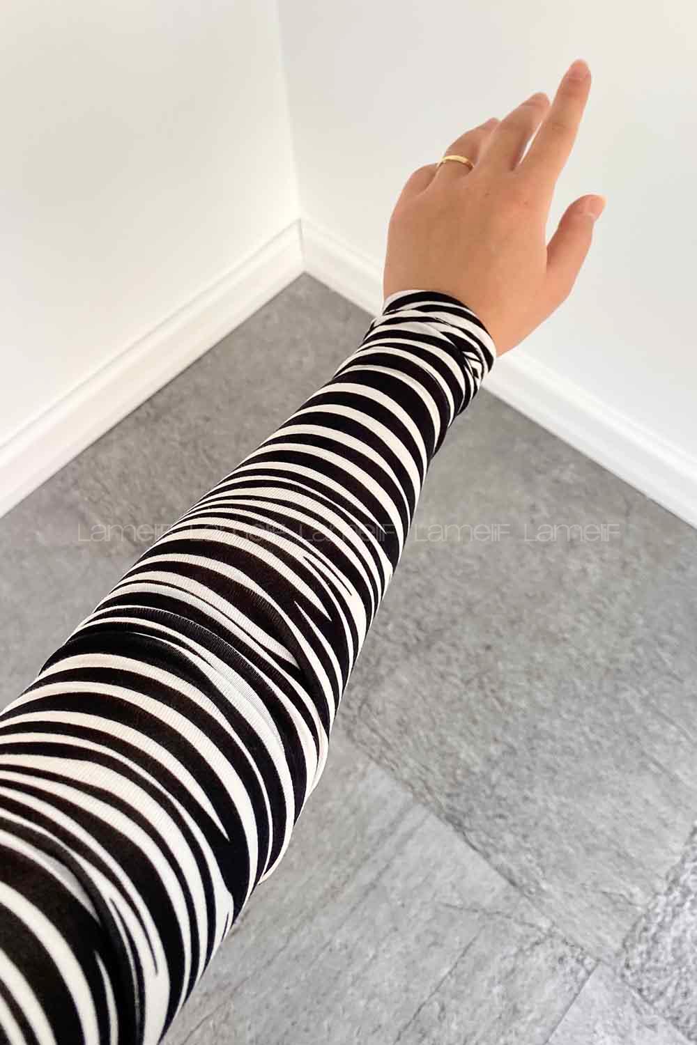 Black White Medium Crew Neck Long Arm Combed Fabric Body