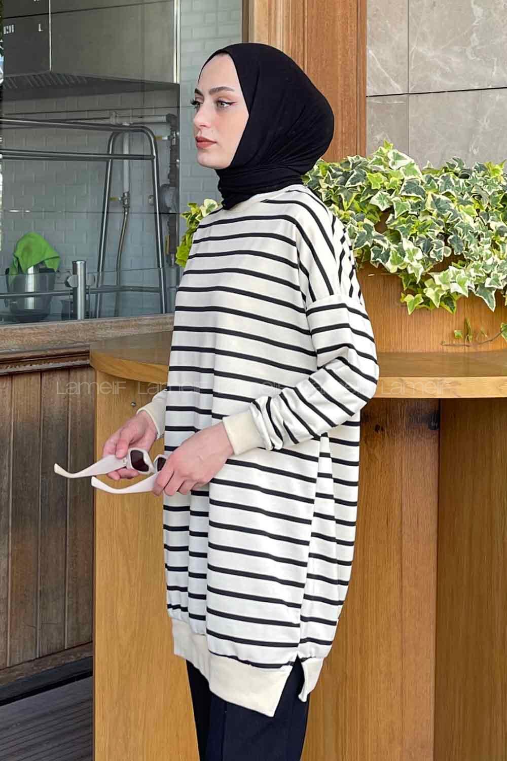 Black-1 Crew Neck Long Arm Printed Sweatshirt