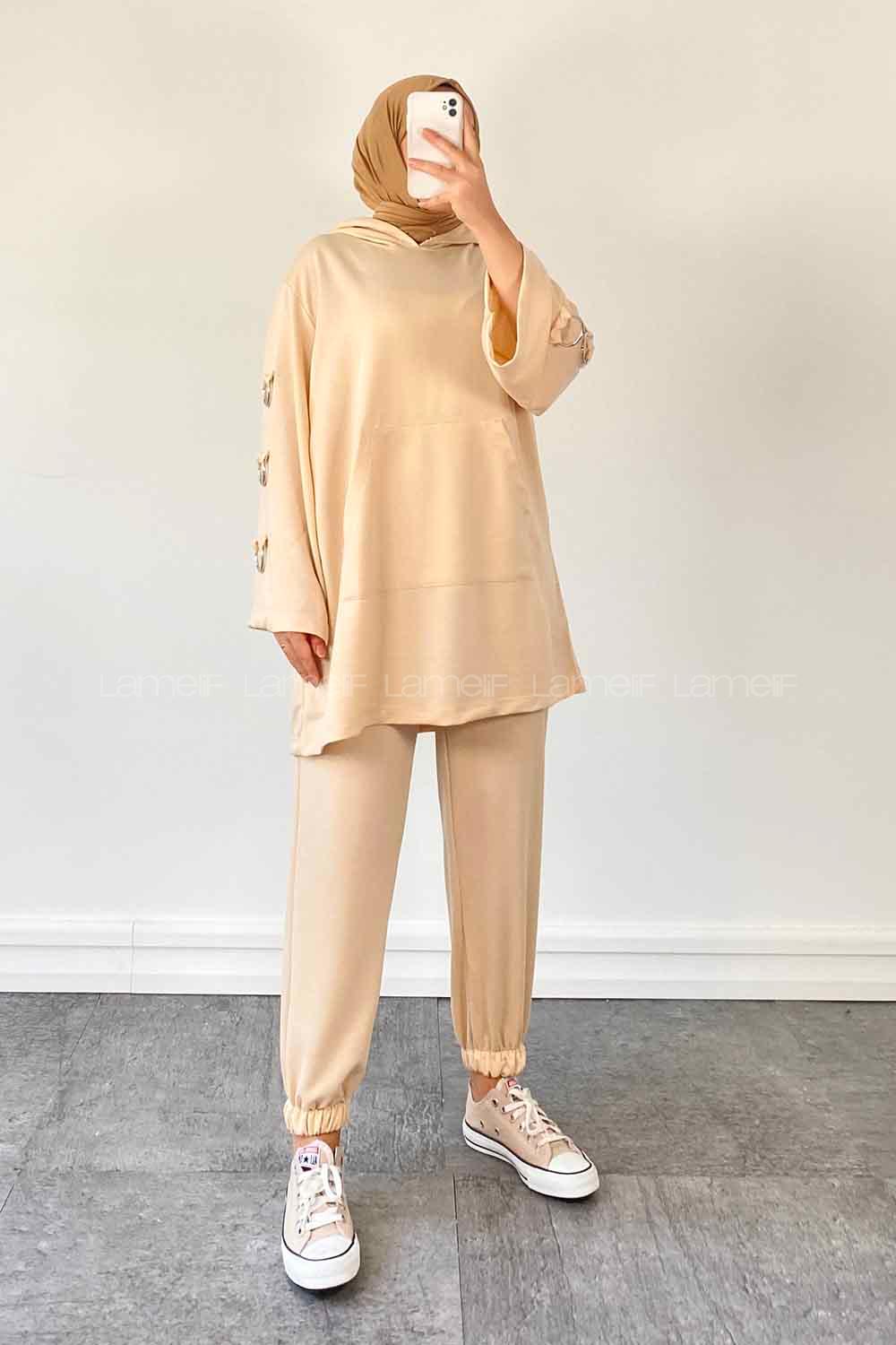 Cream Hood Neck Half Arm Arm Two Threads Comfortable Suit