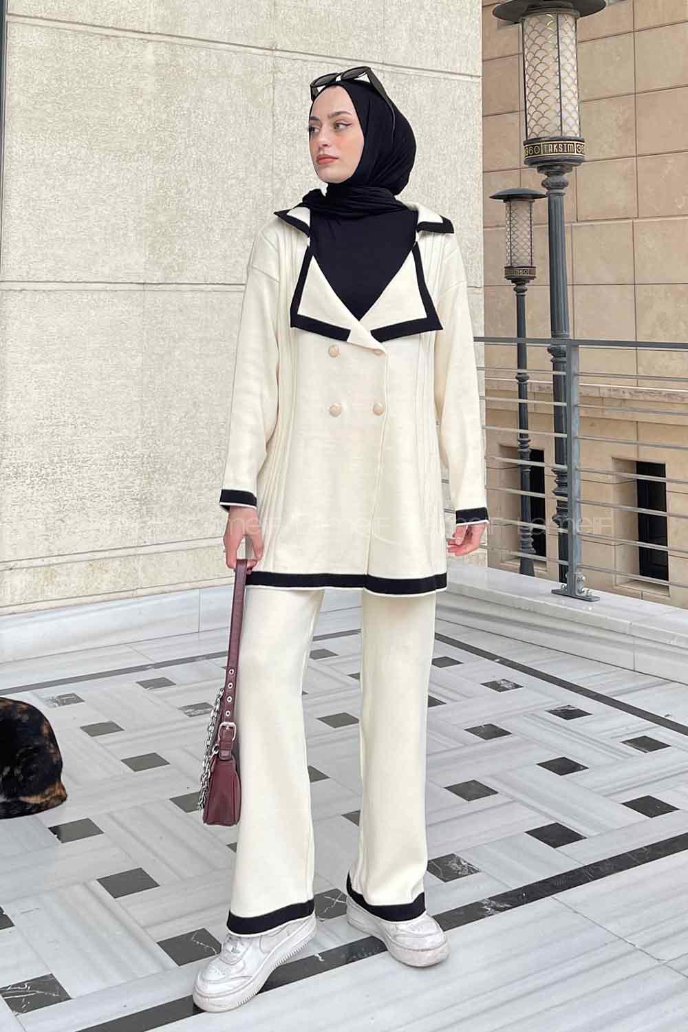 Ecru Lower Crew Neck Knitwear Suit