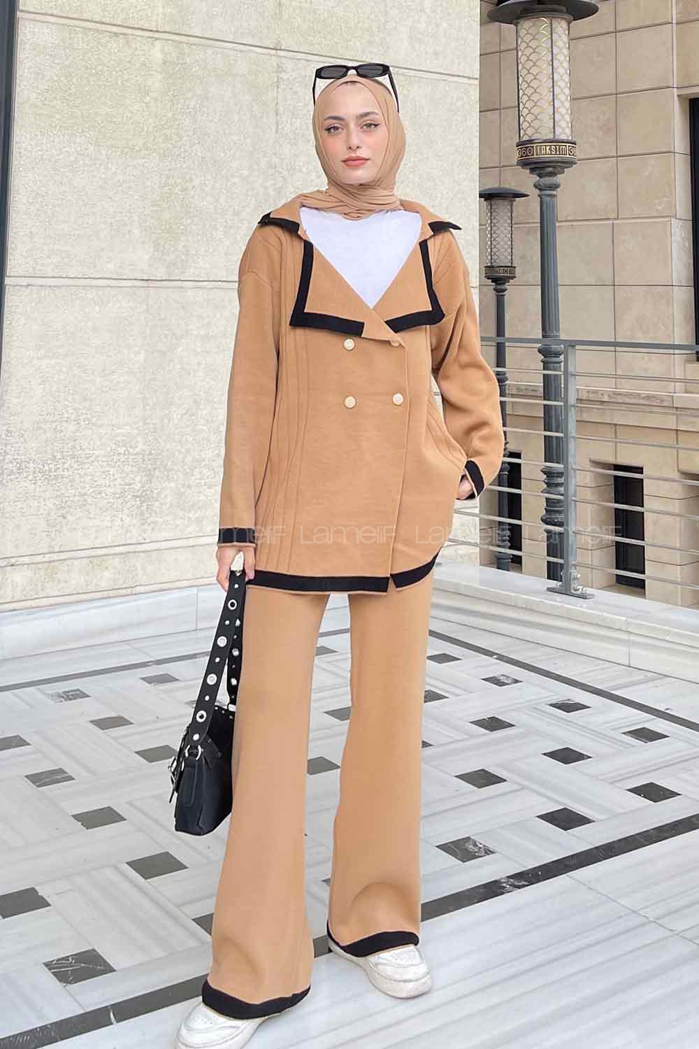 Brown With Milk Lower Crew Neck Knitwear Suit