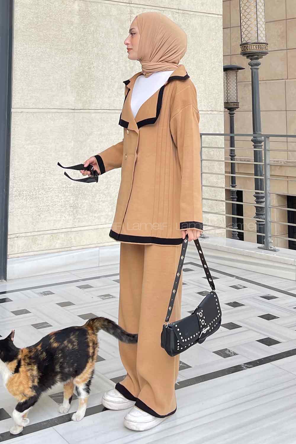 Brown With Milk Lower Crew Neck Knitwear Suit