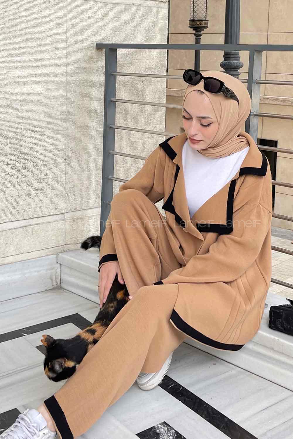 Brown With Milk Lower Crew Neck Knitwear Suit