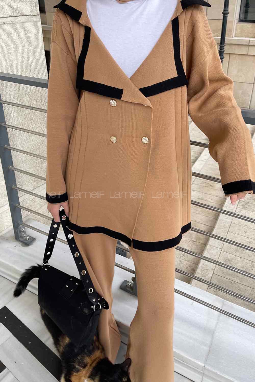 Brown With Milk Lower Crew Neck Knitwear Suit