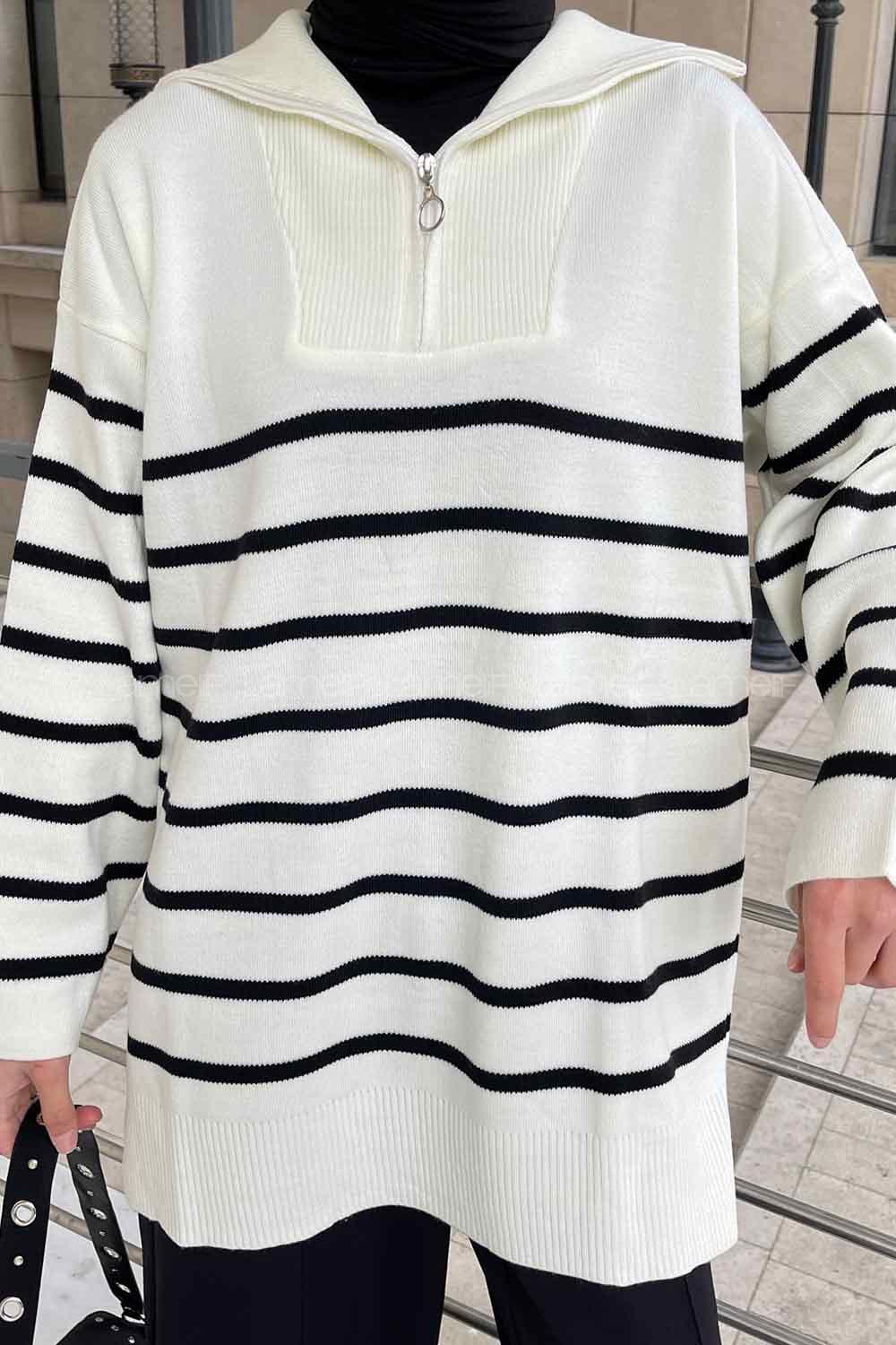 White Choker Neck Long Arm Jumper