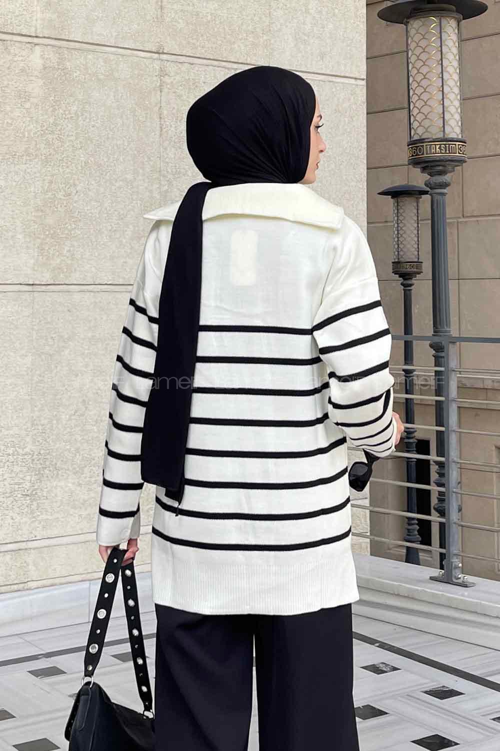 White Choker Neck Long Arm Jumper