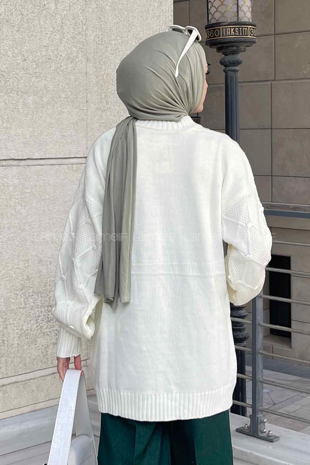 Ecru Turtle Neck Balloon Sleeve Arm Jumper