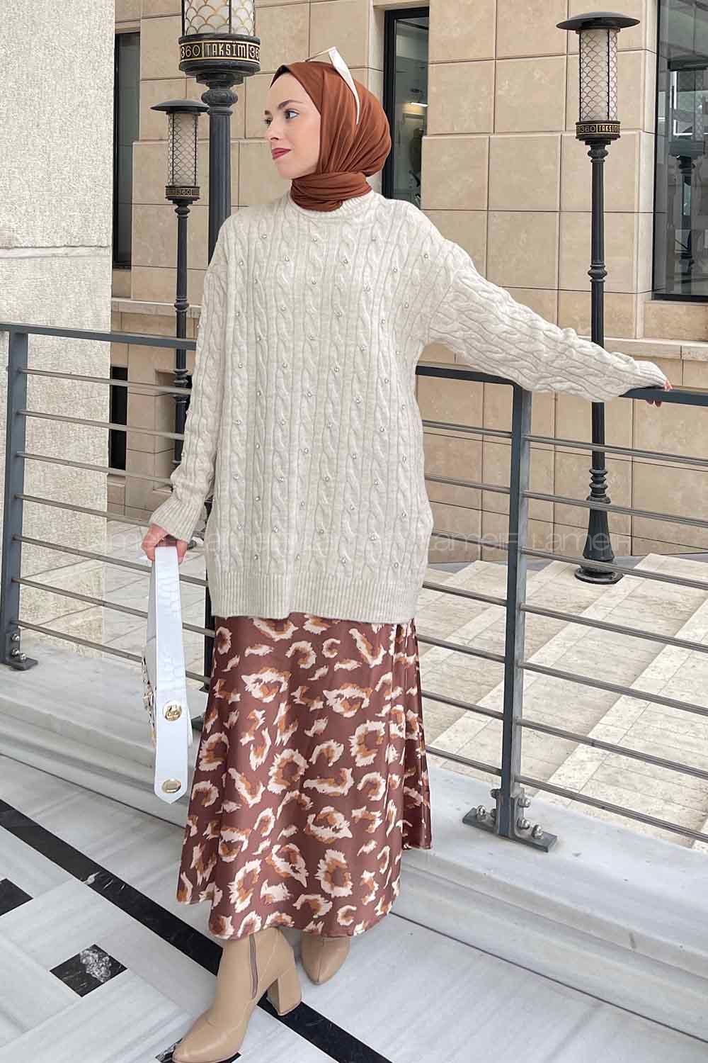 Beige Medium Crew Neck Long Arm Jumper