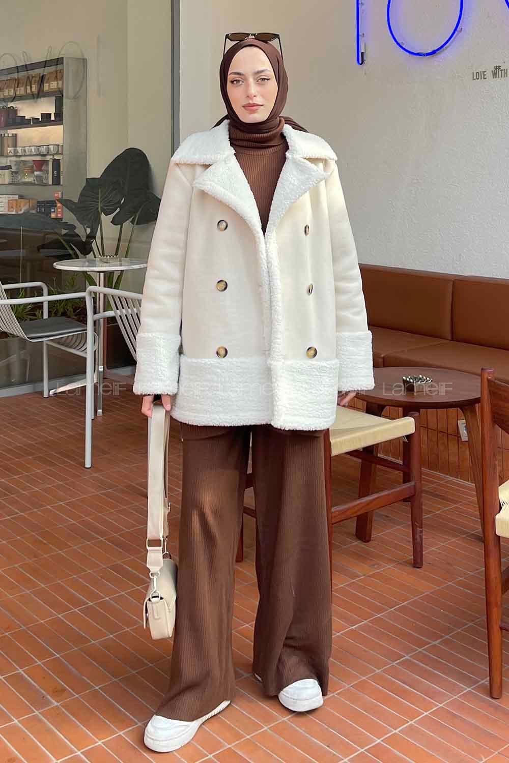 Lamelif Önü Boydan Düğmeli Kürklü Mont Taş Rengi