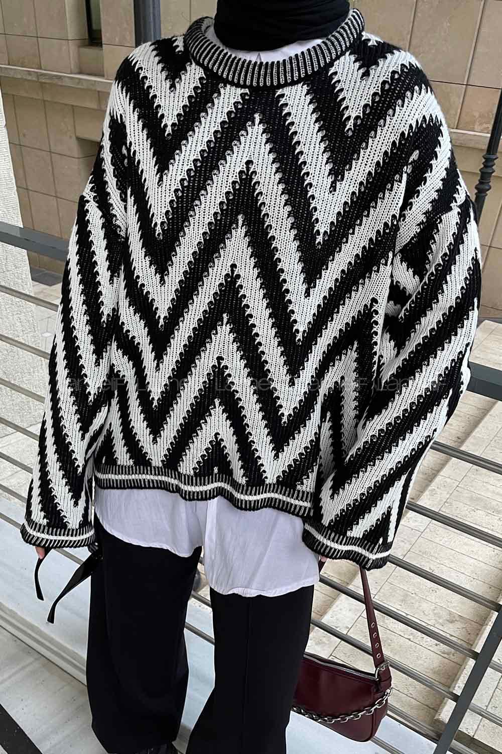 Black White Medium Crew Neck Long Arm Jumper