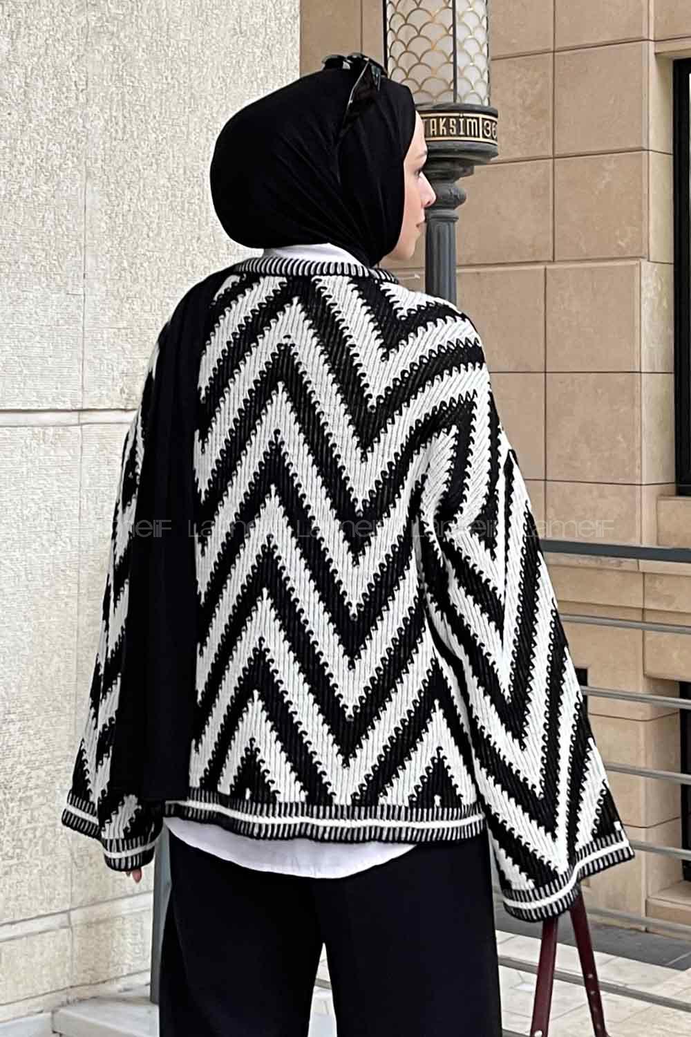 Black White Medium Crew Neck Long Arm Jumper