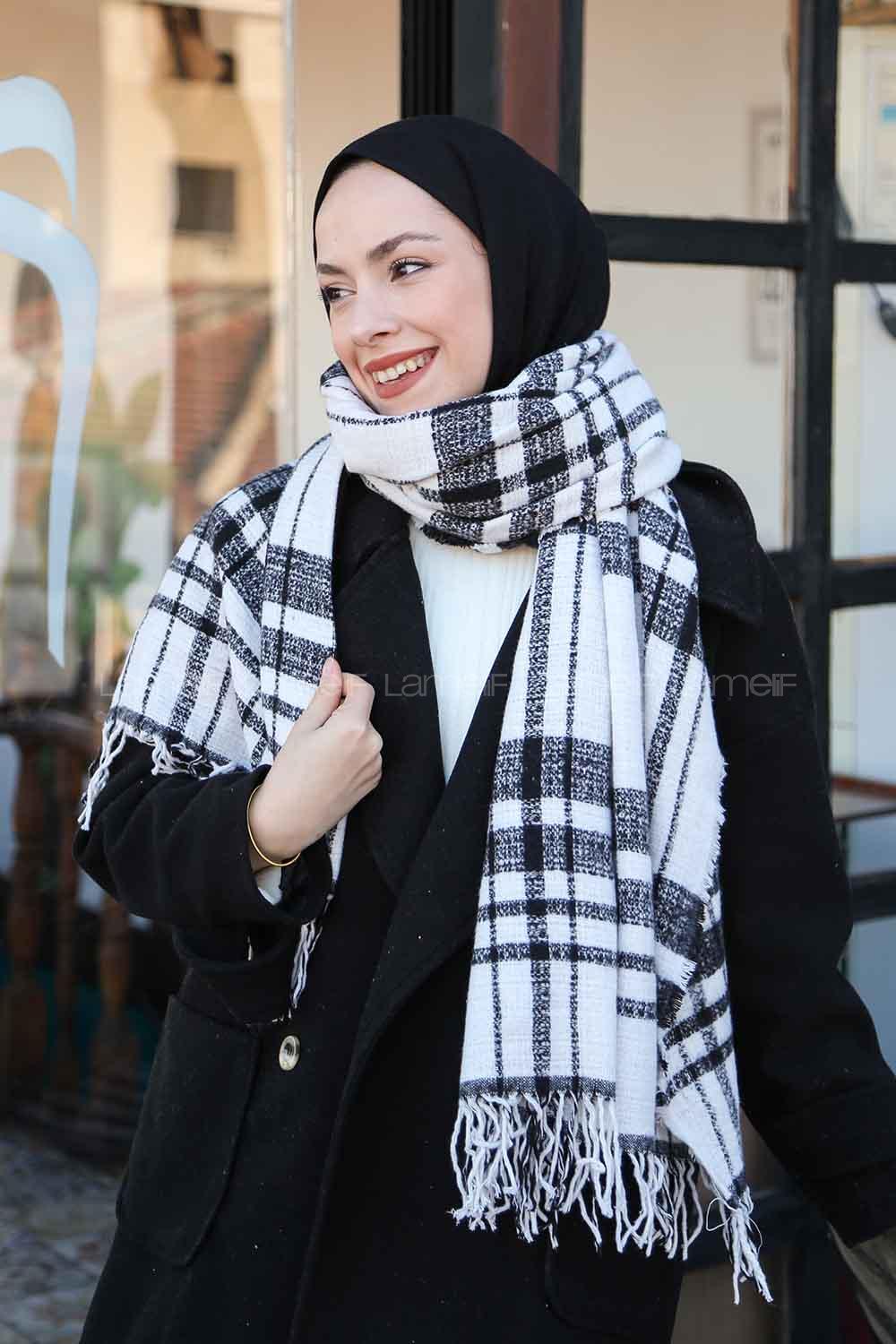 Lamelif Ekose Desen Omuz Şal Beyaz -Siyah