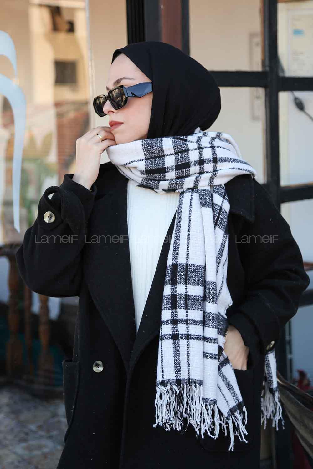 Lamelif Ekose Desen Omuz Şal Beyaz -Siyah