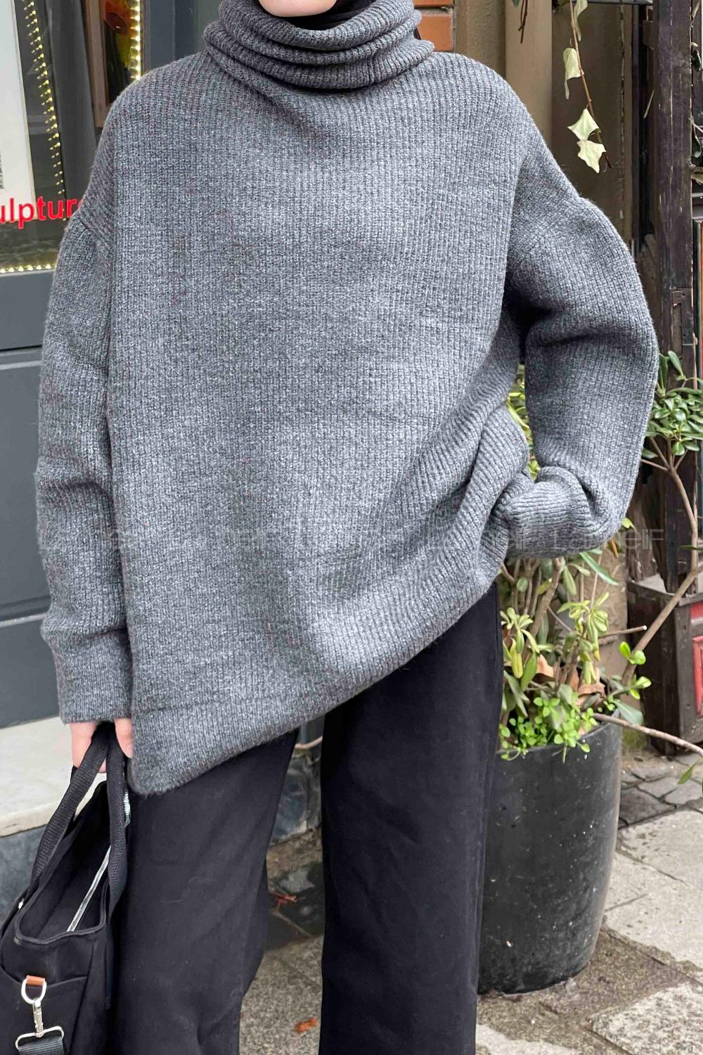 Smoked Choker Neck Long Arm Jumper