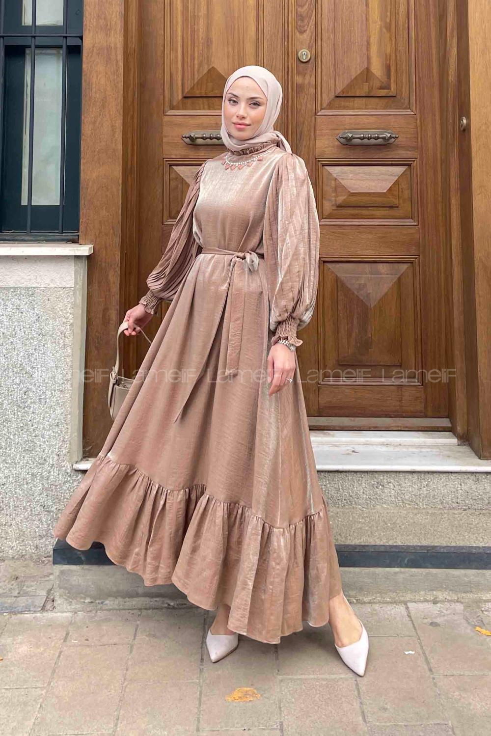 Lamelif Kol Piliseli Hakim Yaka Elbise Sütlü Kahve