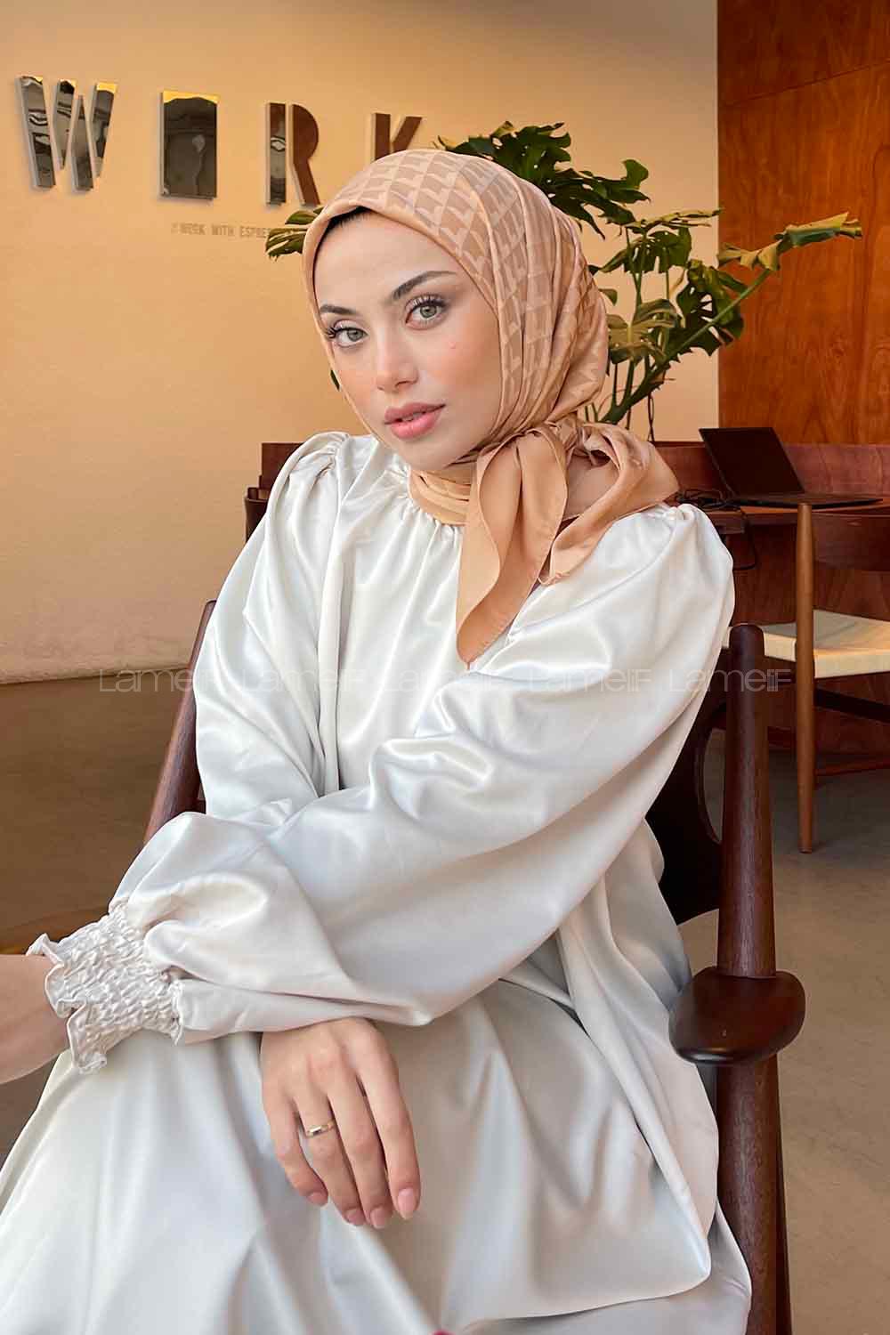 Lamelif Geometrik Desen Jakar Eşarp Camel