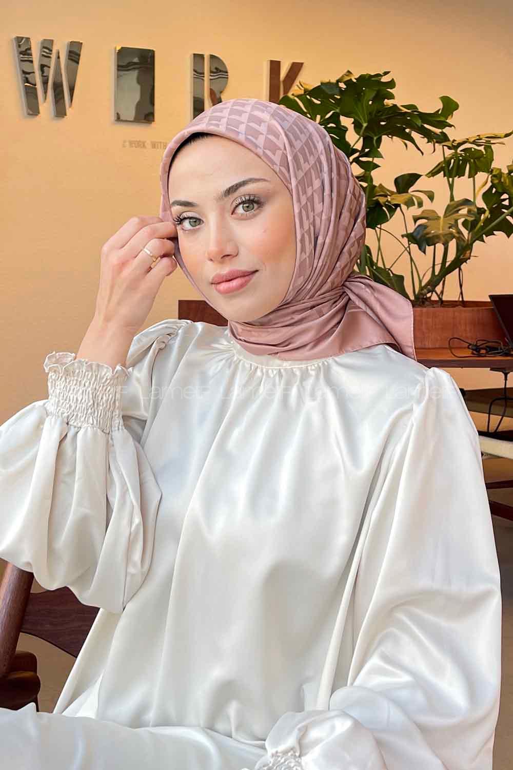 Lamelif Geometrik Desen Jakar Eşarp Soft Pudra