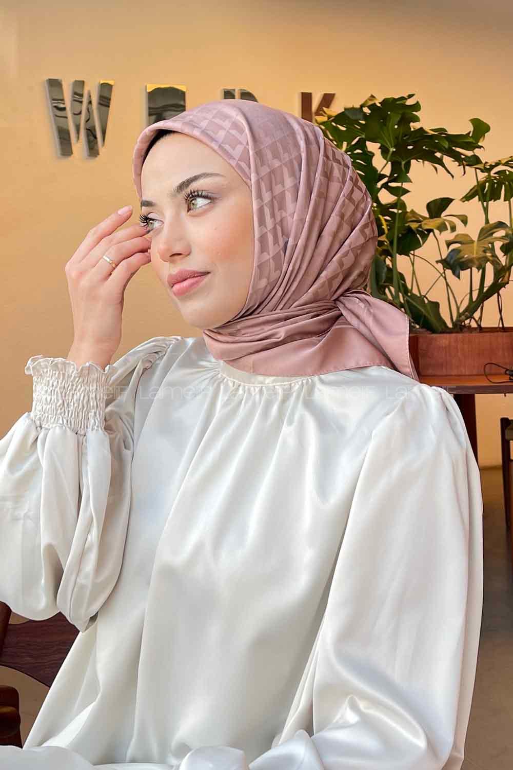 Lamelif Geometrik Desen Jakar Eşarp Soft Pudra