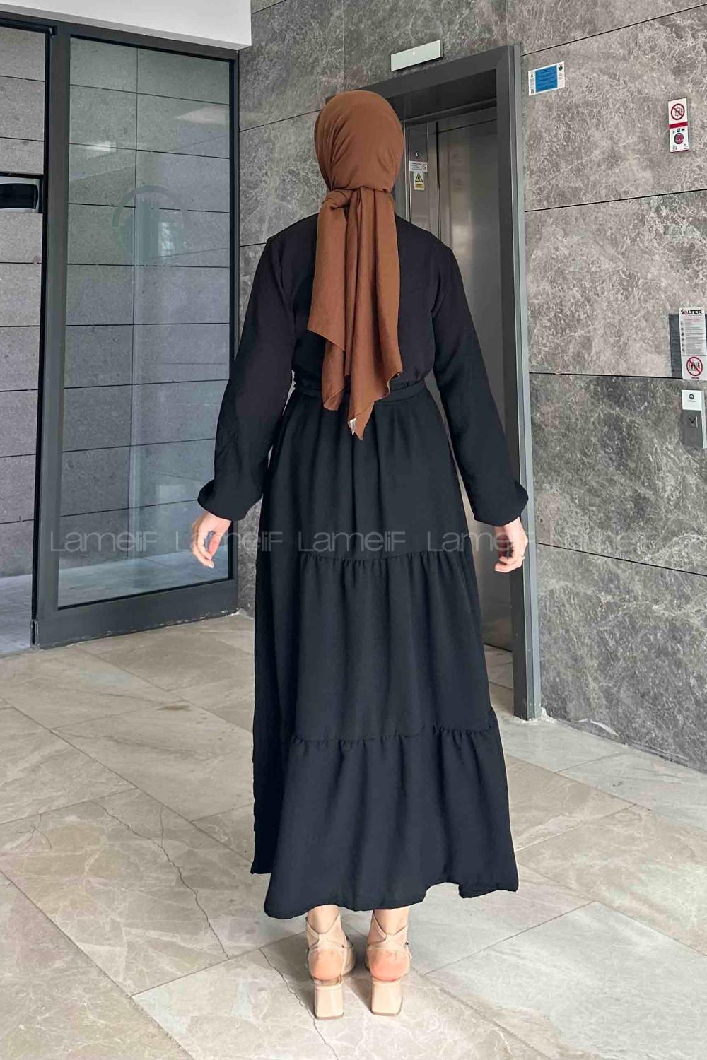 Lamelif Yaka Fırfır Detaylı Yarım Düğmeli Elbise Siyah