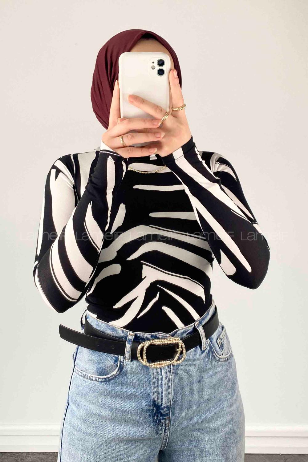 Lamelif Balıkçı Yaka Desenli  Body Siyah