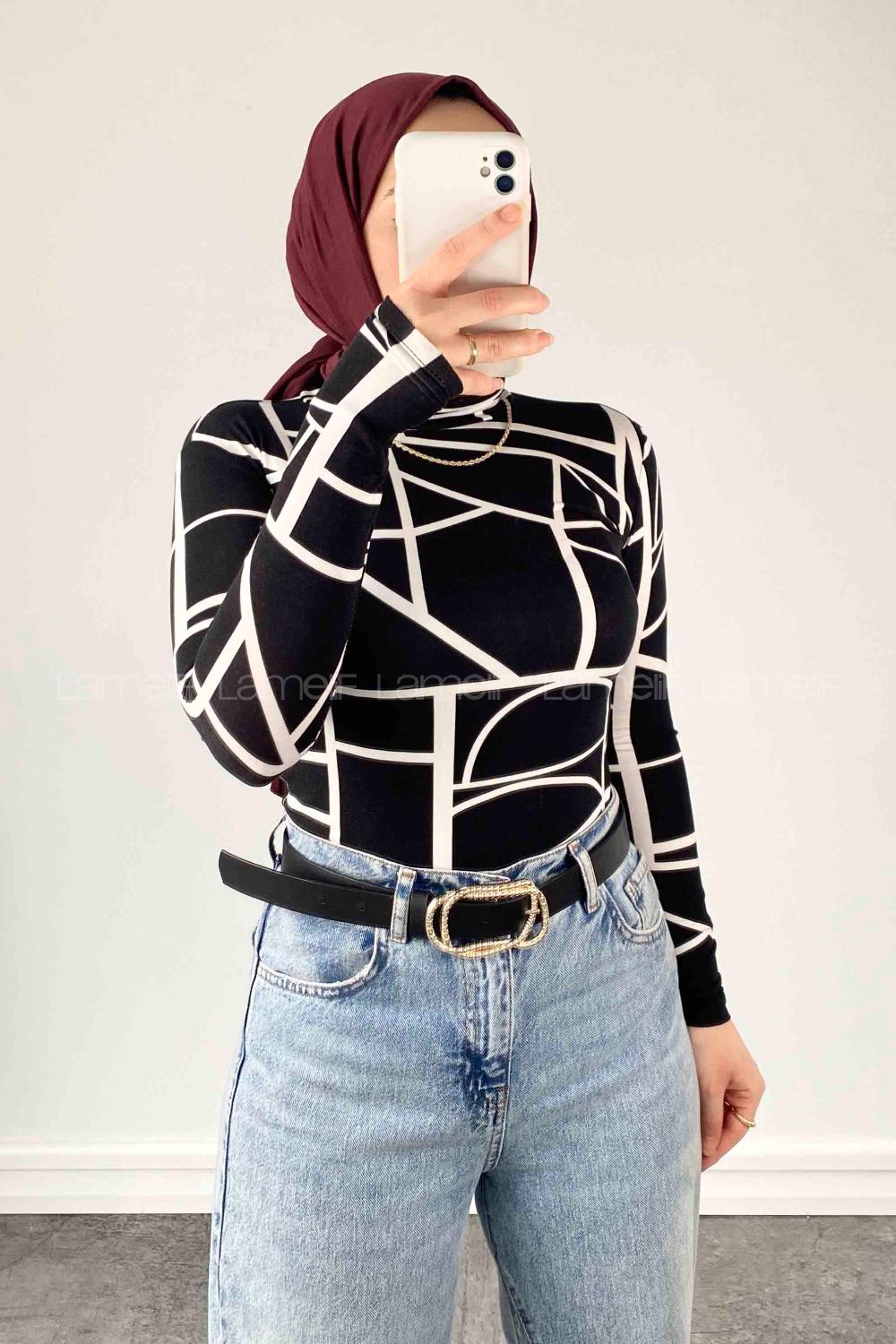 Lamelif Balıkçı Yaka İnce Yazı Baskılı Body Siyah