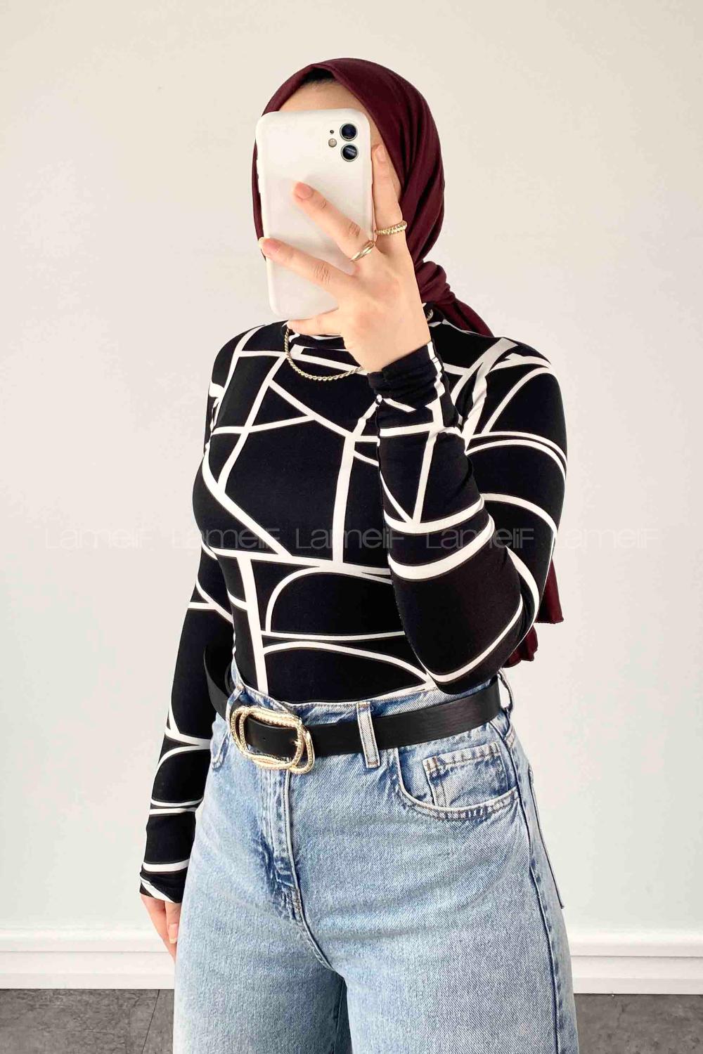 Lamelif Balıkçı Yaka İnce Yazı Baskılı Body Siyah