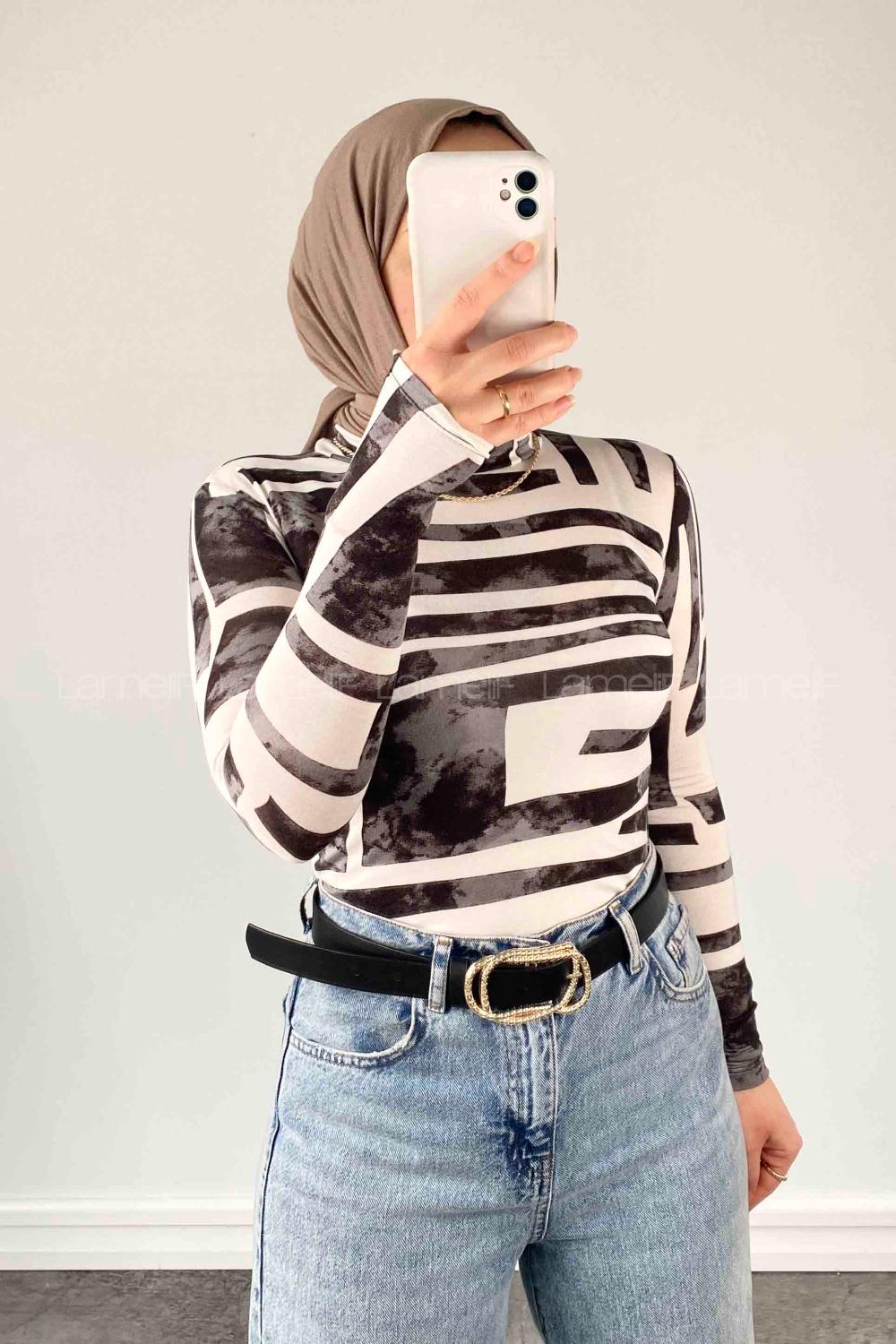 Lamelif Dijital Baskılı Yarım Balıkçı Yaka Body Siyah-Beyaz