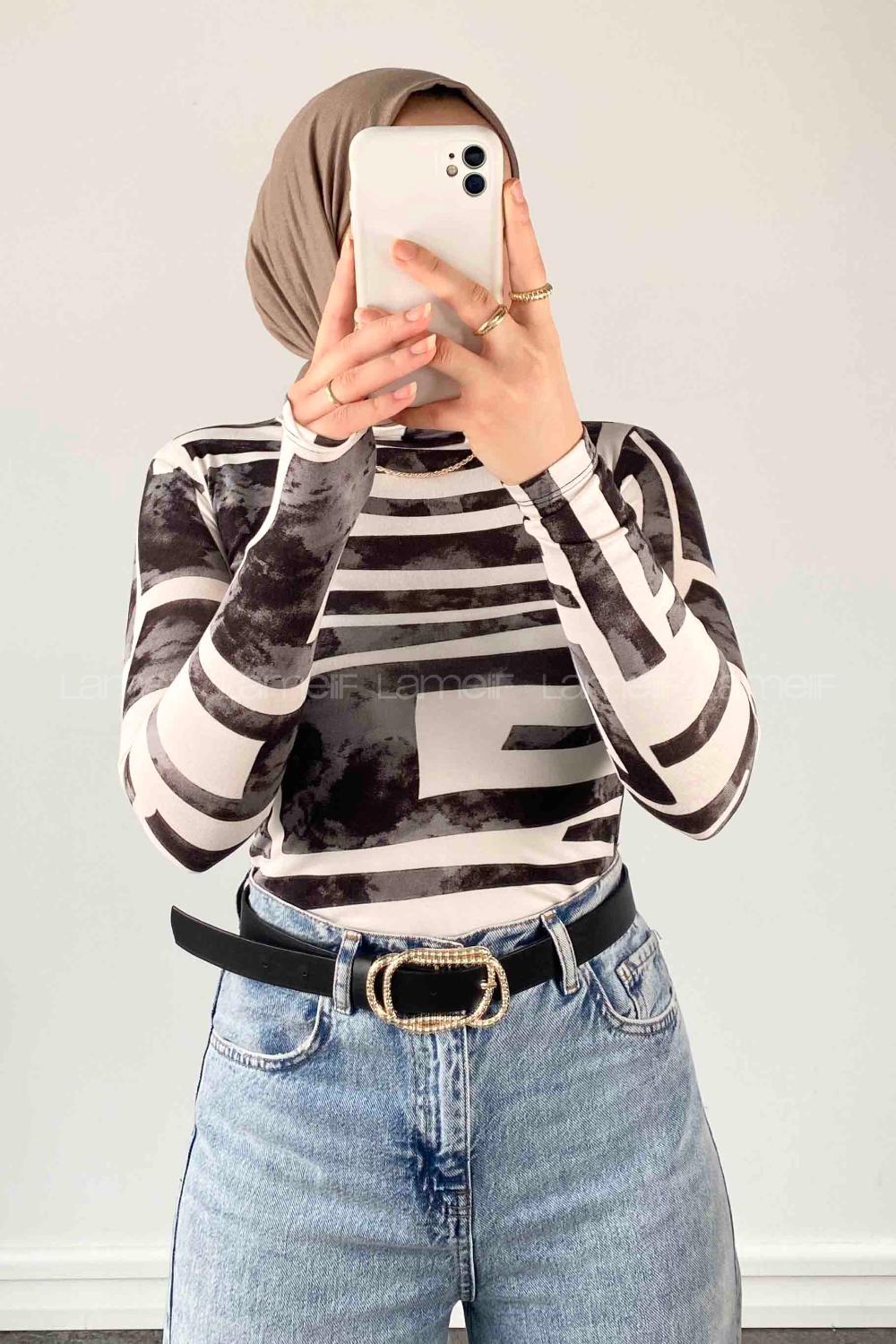 Lamelif Dijital Baskılı Yarım Balıkçı Yaka Body Siyah-Beyaz