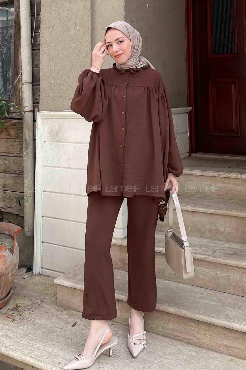 Lamelif Yaka Fırfır Detaylı İkili Tesettür Takım Acı Kahve