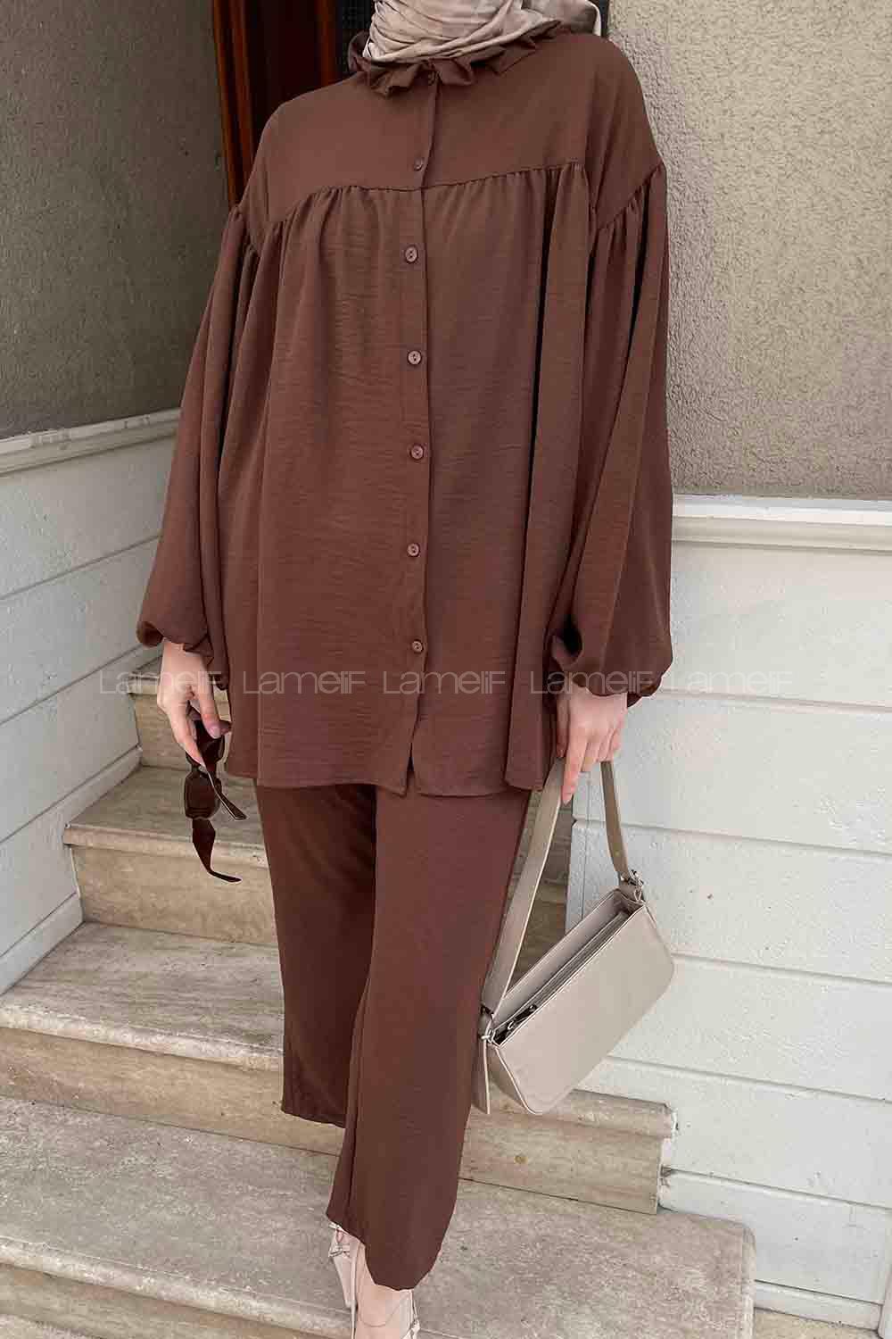 Lamelif Yaka Fırfır Detaylı İkili Tesettür Takım Acı Kahve