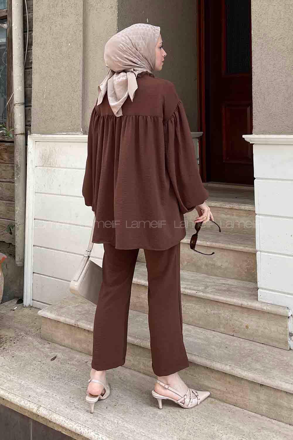 Lamelif Yaka Fırfır Detaylı İkili Tesettür Takım Acı Kahve