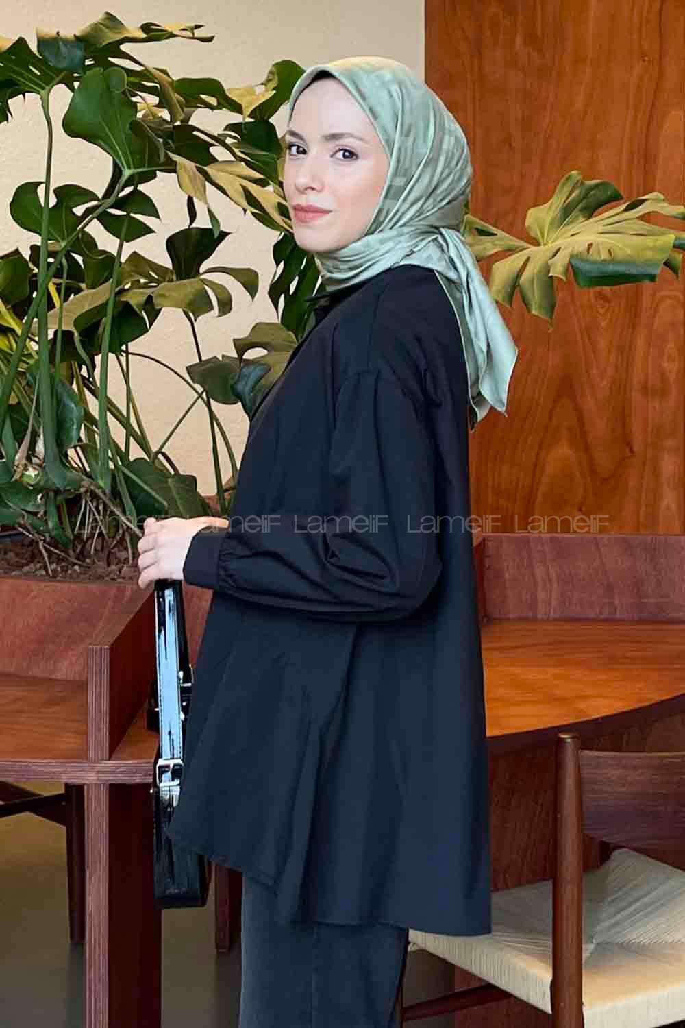 Black Shirt Collar Long Arm Cotton Unprinted Shirt