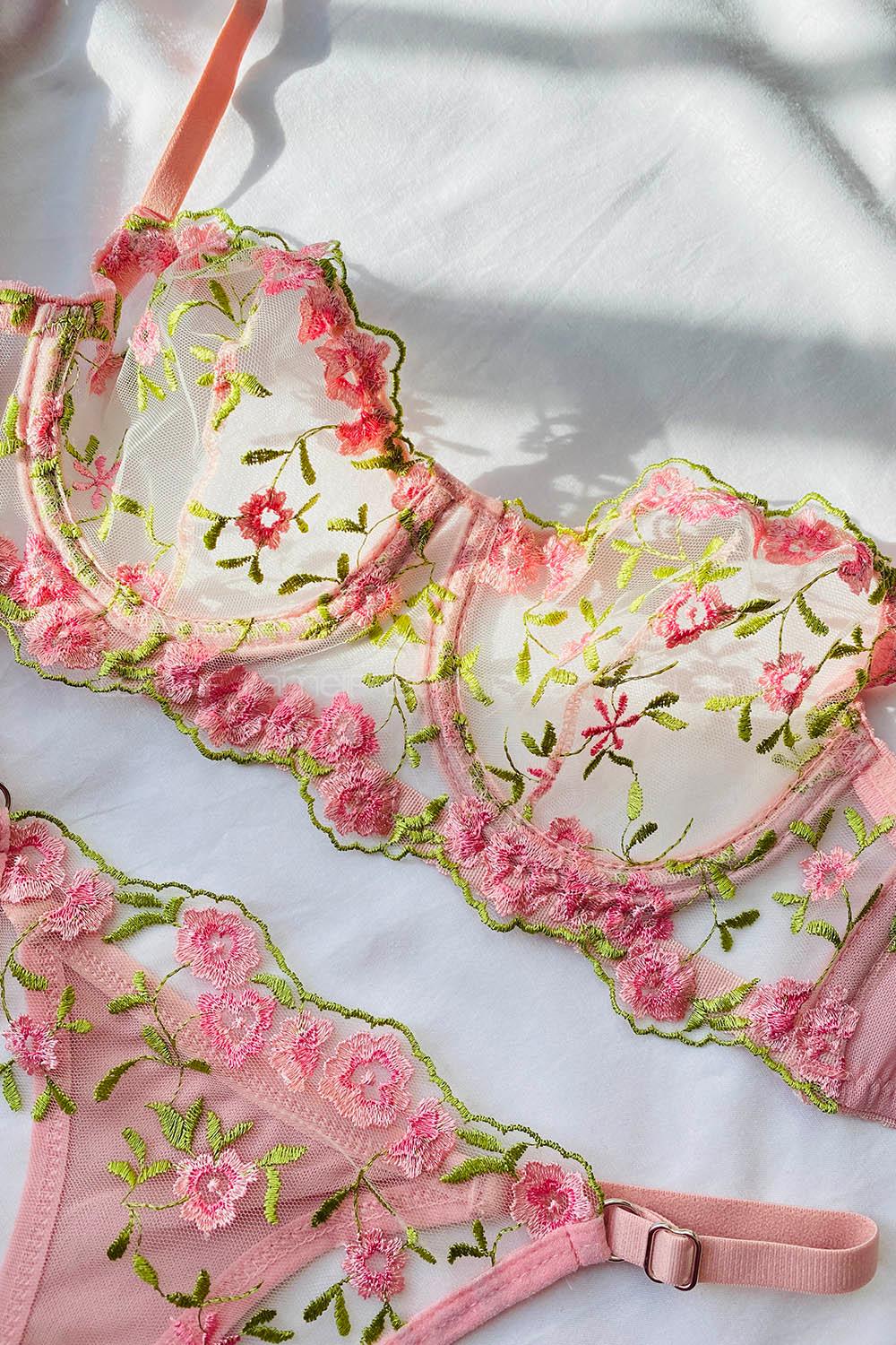 Lamelif Brode Çiçek Nakışlı Takım