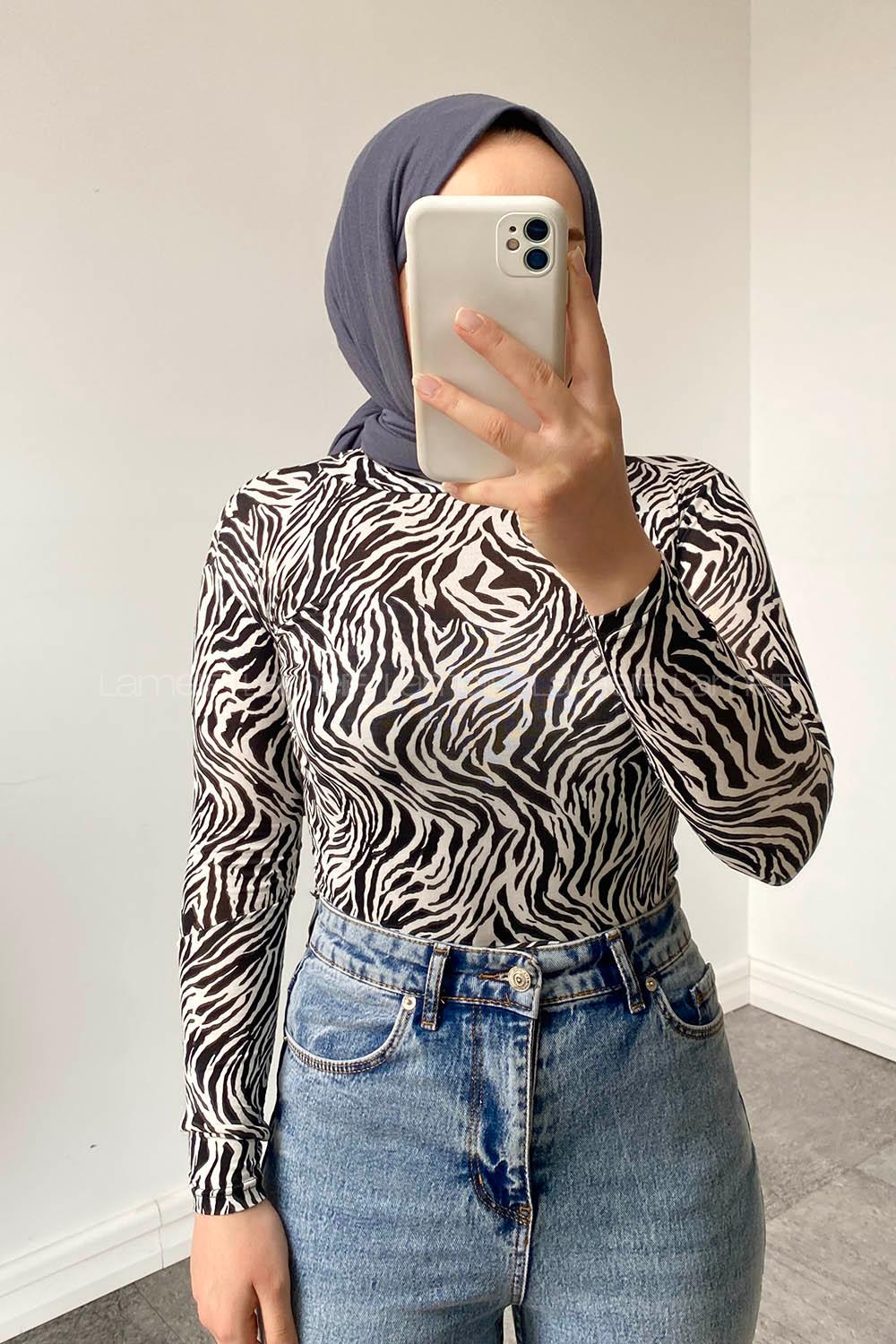 Black White Turtle Neck Long Arm Combed Fabric Body