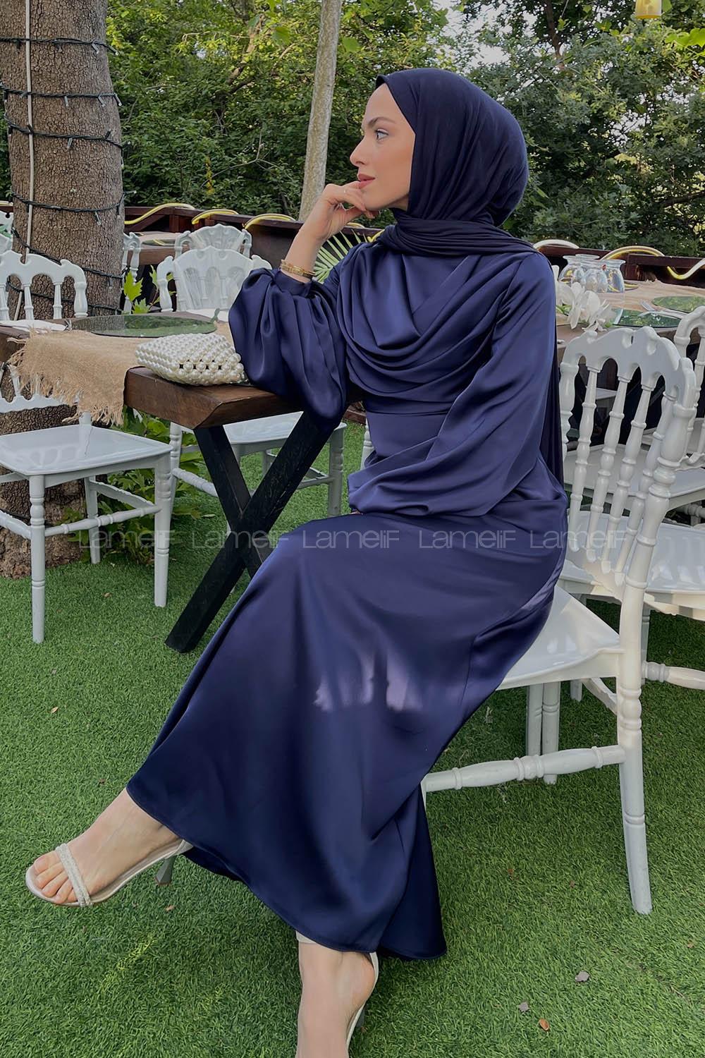 Lamelif Ön Drapeli Saten Tesettür Elbise Lacivert
