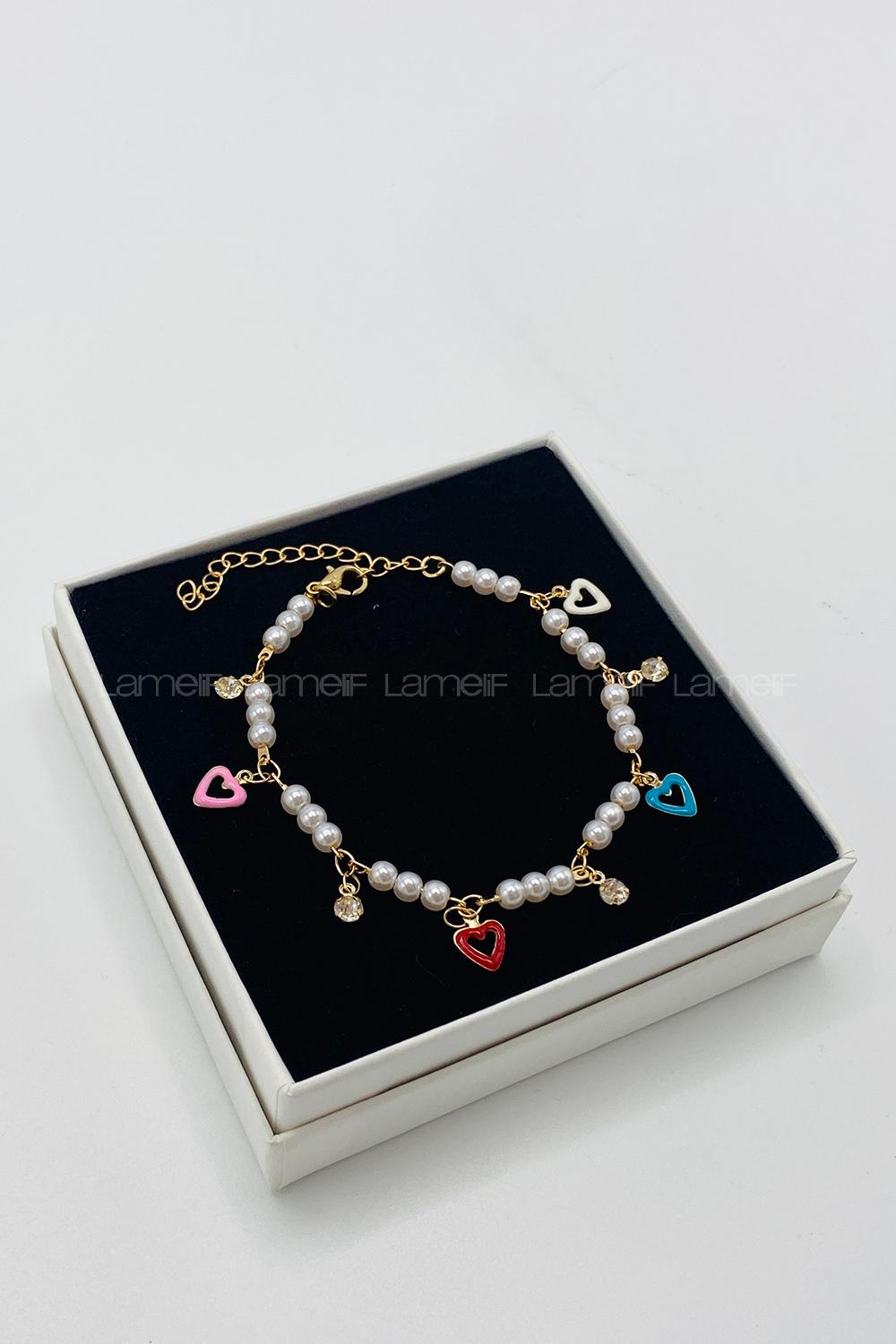 Lamelif Gold İnci Detaylı Renkli Kalpli Zarif Bileklik