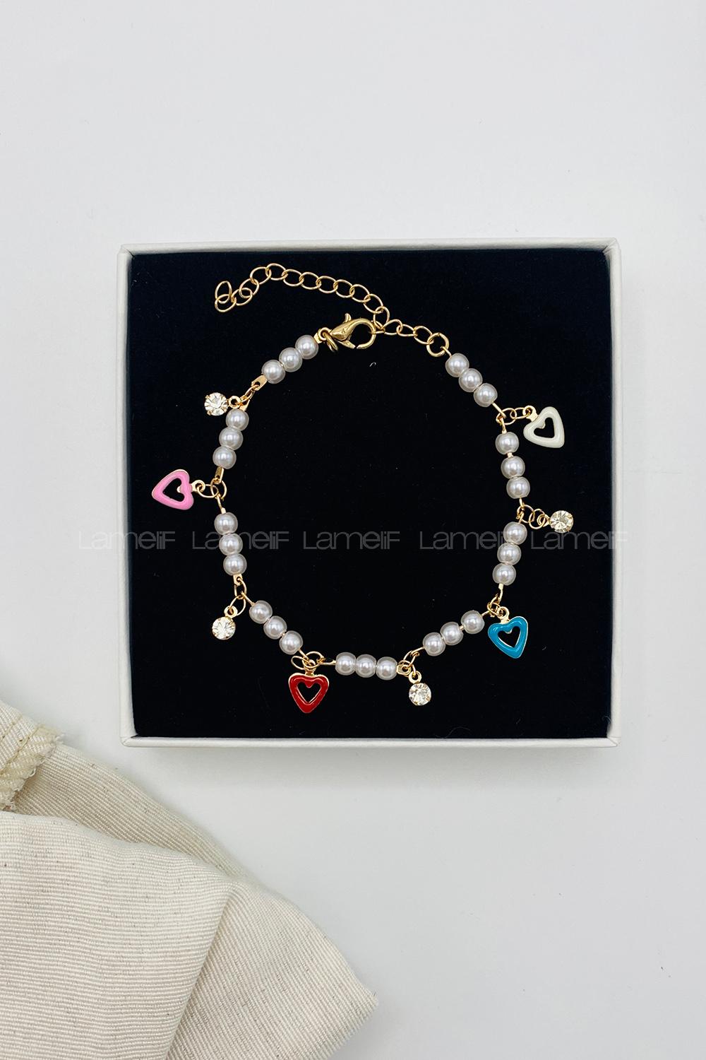 Lamelif Gold İnci Detaylı Renkli Kalpli Zarif Bileklik