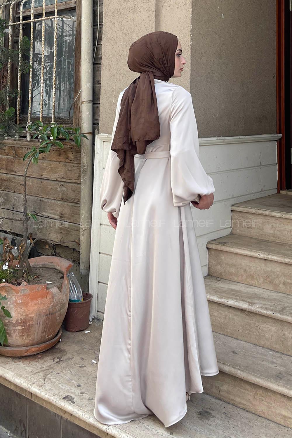 Lamelif Ön Drapeli Saten Tesettür Elbise Taş Rengi