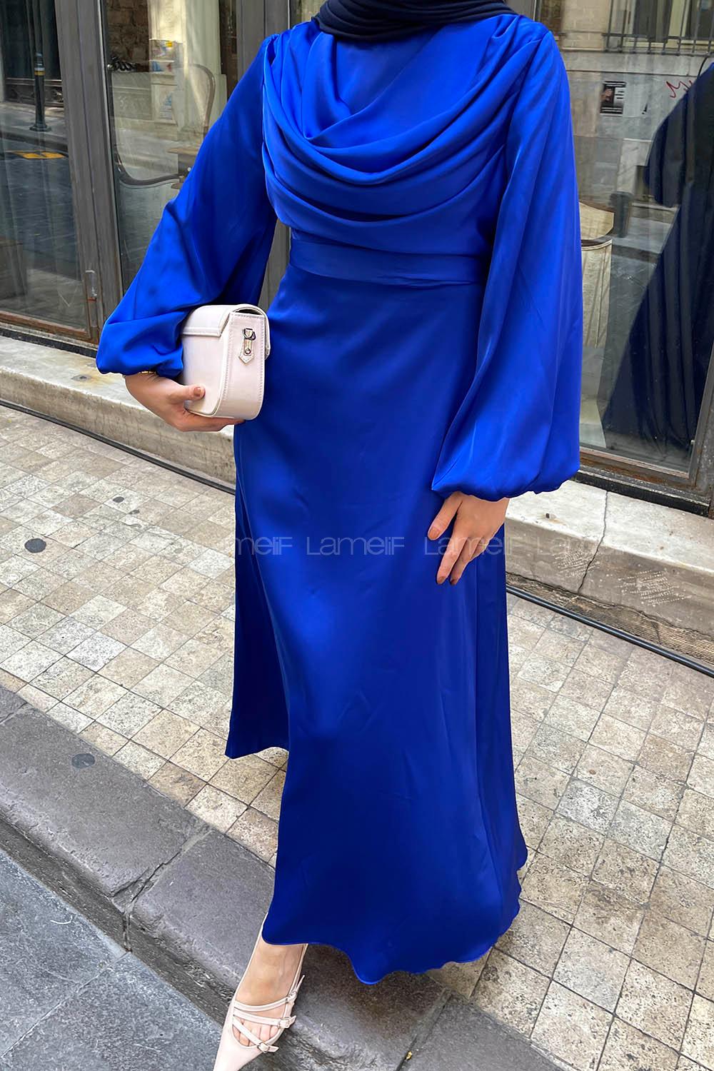 Lamelif Ön Drapeli Saten Tesettür Elbise Saks Mavisi