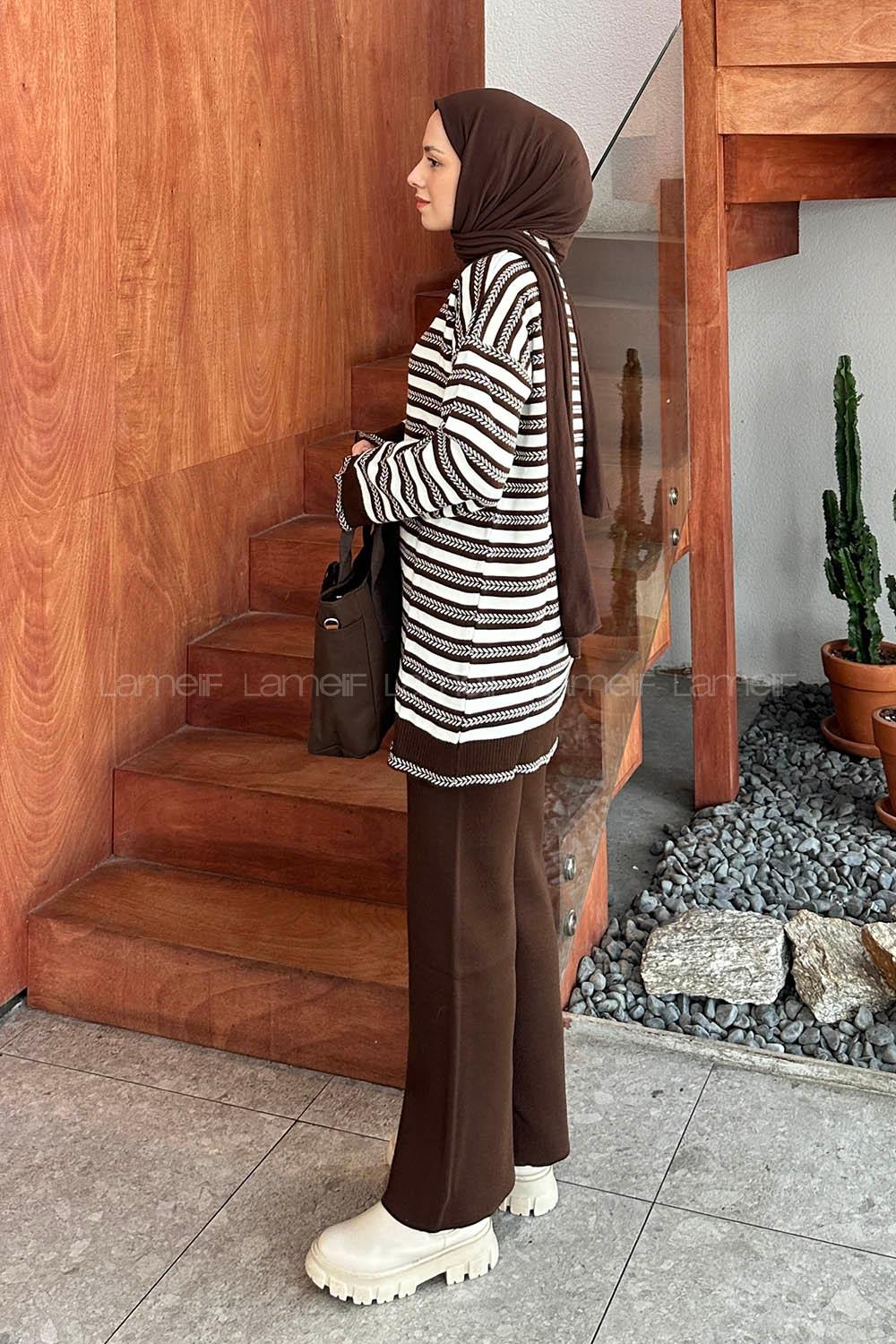 Lamelif Çizgili Yan Düğme Detaylı Triko Tesettür Takım Acı Kahve