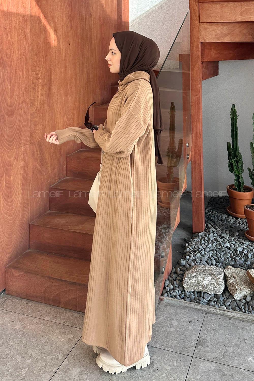 Lamelif Yaka Fermuar Detaylı Triko Tesettür Elbise Sütlü Kahve
