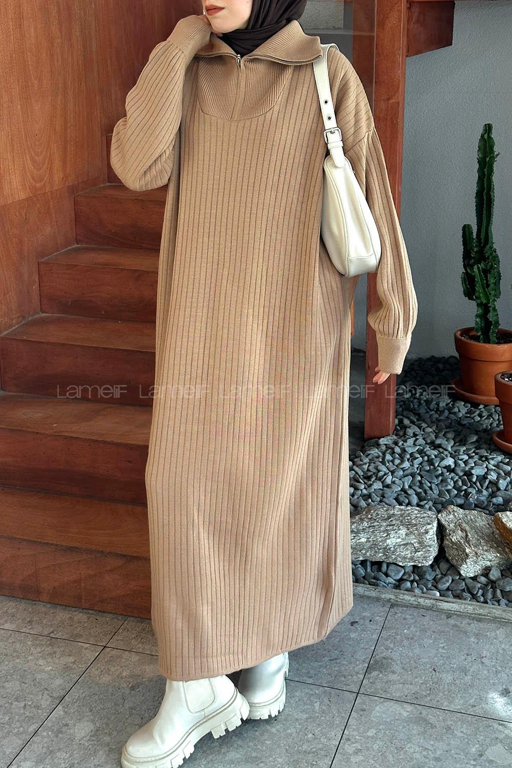 Lamelif Yaka Fermuar Detaylı Triko Tesettür Elbise Sütlü Kahve