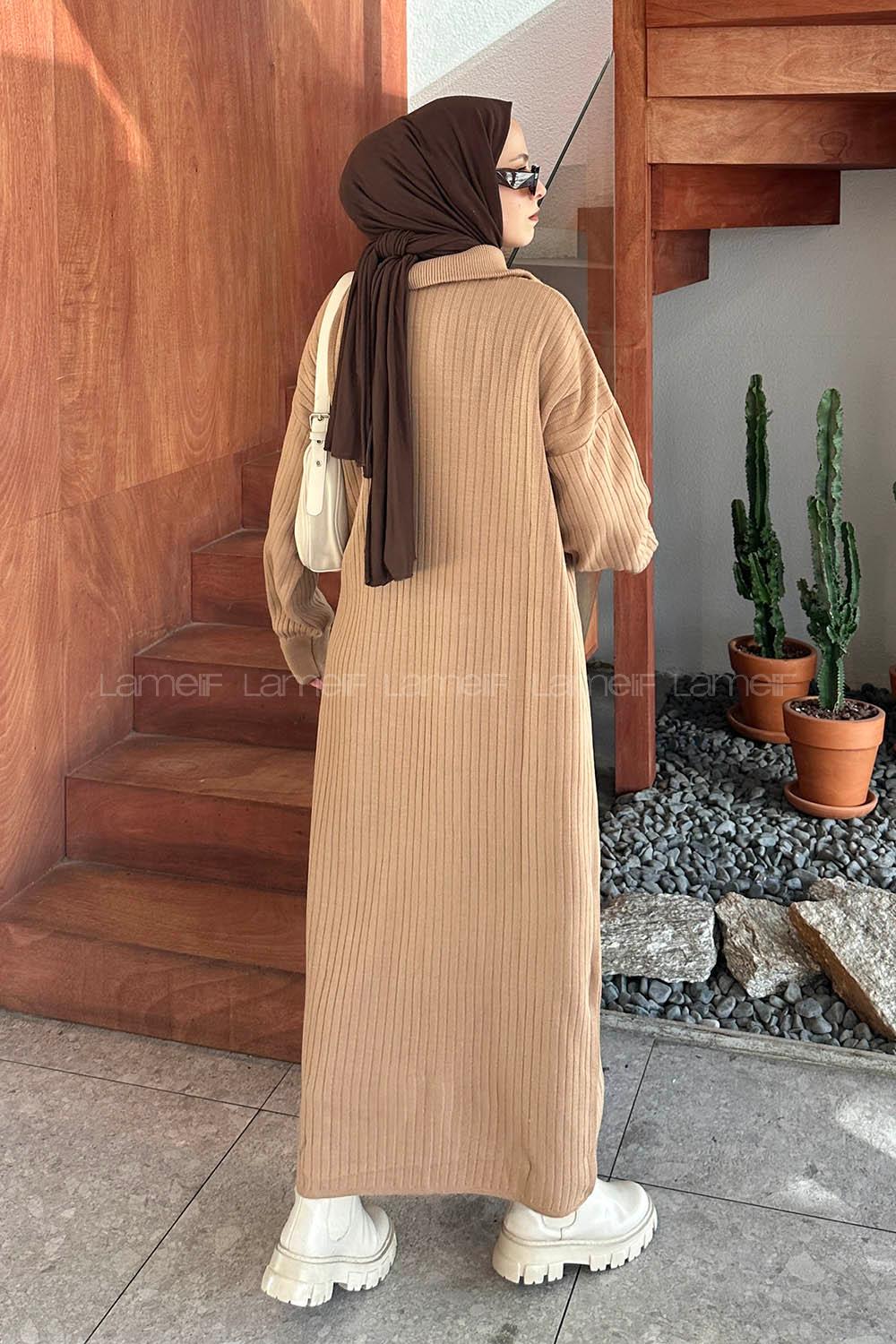 Lamelif Yaka Fermuar Detaylı Triko Tesettür Elbise Sütlü Kahve