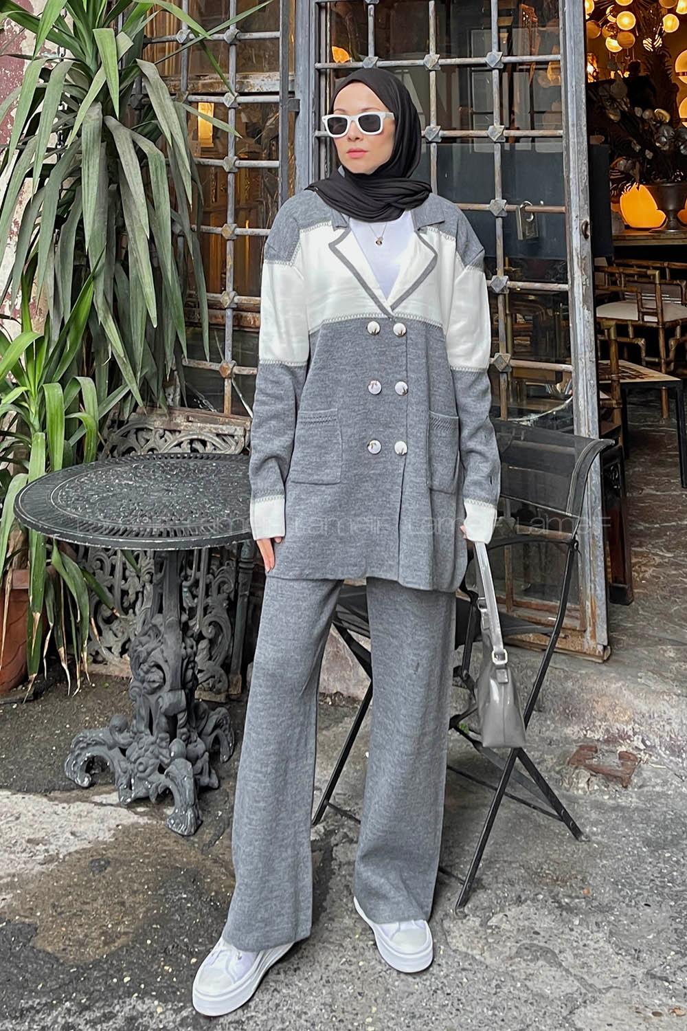 Lamelif Yakalı Önü Düğmeli Tasarım Triko Tesettür Takım Gri