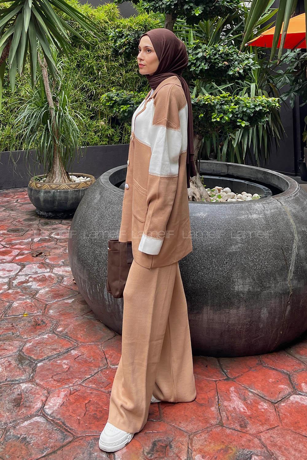 Lamelif Yakalı Önü Düğmeli Tasarım Triko Tesettür Takım Sütlü Kahve