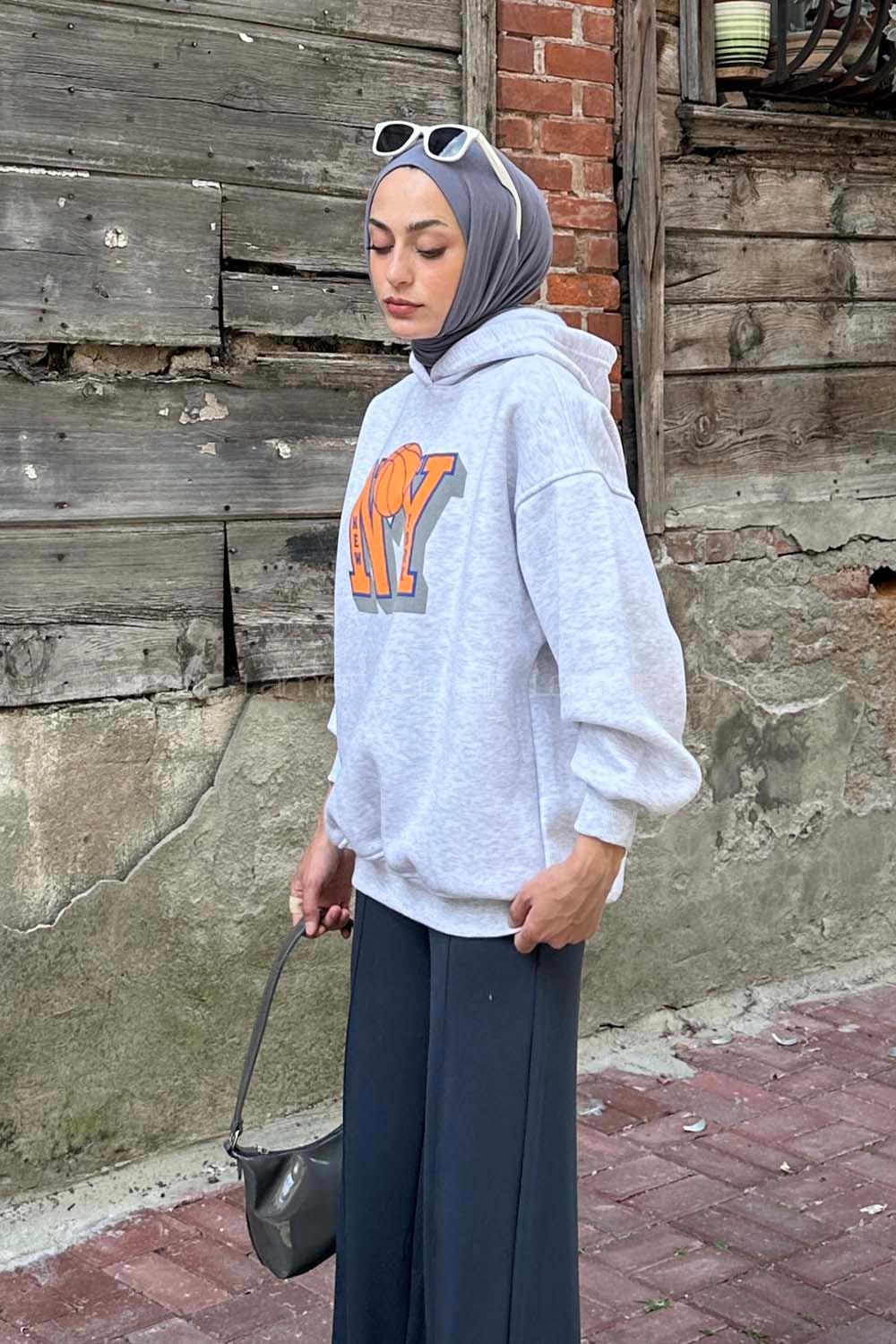 Lamelif Kapşon Detaylı New York Baskılı Sweatshirt Açık Gri