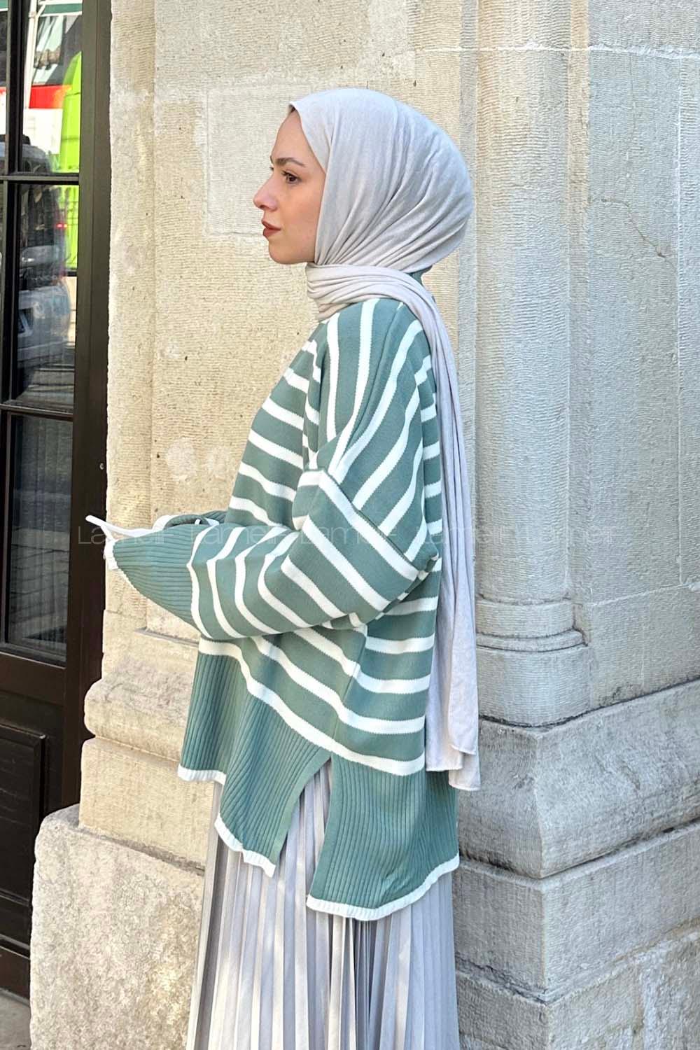 Modalamelif Balıkçı Yaka Çizgi Desenli Yırtmaçlı Triko Kazak Çağla Yeşili