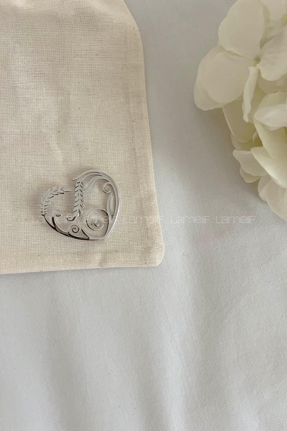 Lamelif Kalp Demir Broş