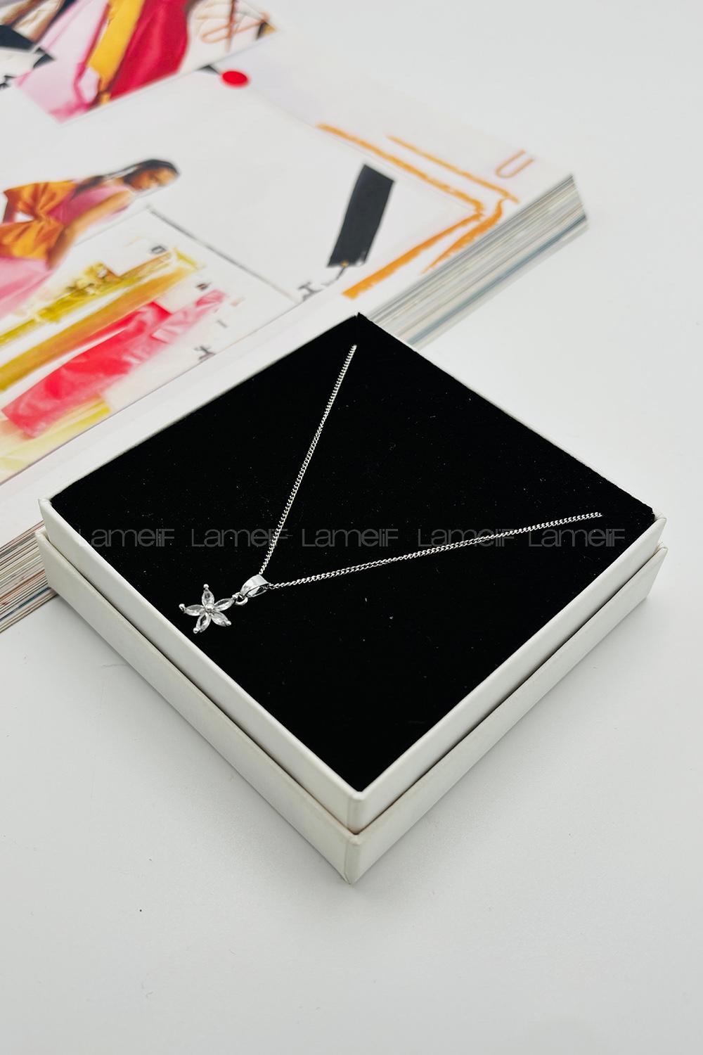 Lamelif Gümüş Kristal Taşlı Zirkon Zarif Çiçek Kolye