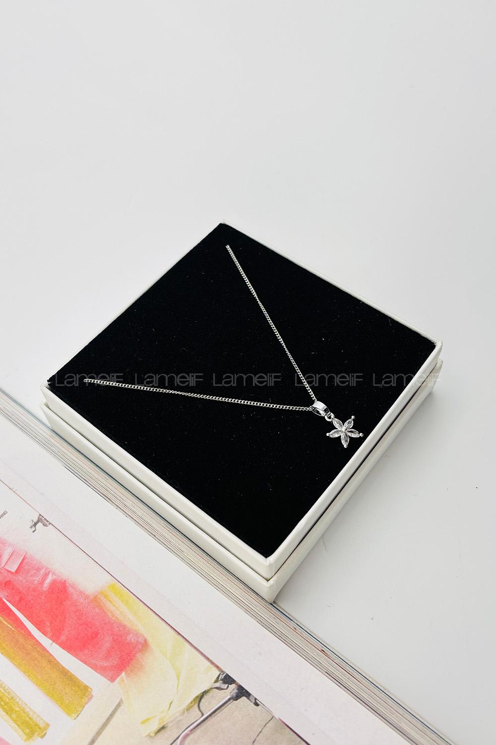 Lamelif Gümüş Kristal Taşlı Zirkon Zarif Çiçek Kolye